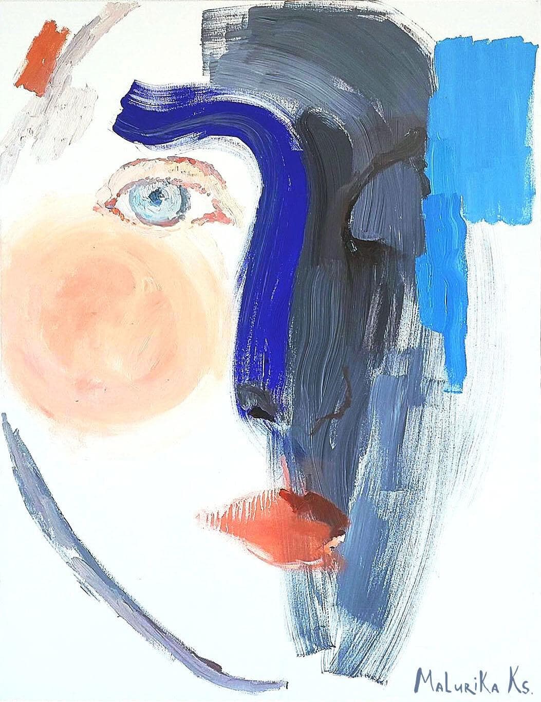 Rostro con un ojo azul, trazos azules y labios rojos sobre blanco